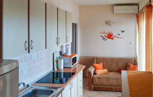 2 Bedroom Gorgeous Apartment In Biograd 