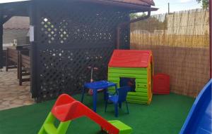 2 Bedroom Gorgeous Apartment In Biograd