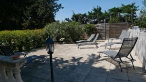 B&B / Chambres d'hotes MAS MAURANE-Roulotte avec SPA prive aux portes d'ARLES : photos des chambres