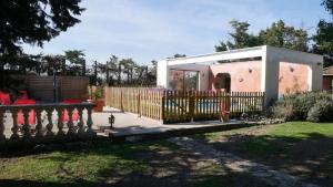 B&B / Chambres d'hotes MAS MAURANE-Roulotte avec SPA prive aux portes d'ARLES : photos des chambres
