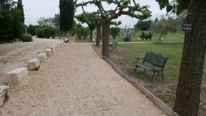 B&B / Chambres d'hotes MAS MAURANE-Roulotte avec SPA prive aux portes d'ARLES : photos des chambres