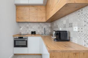 Hanza Tower Studio 738 by BookingHost