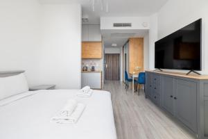 Hanza Tower Studio 738 by BookingHost