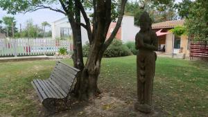 B&B / Chambres d'hotes MAS MAURANE-Roulotte avec SPA prive aux portes d'ARLES : photos des chambres