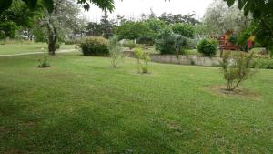 B&B / Chambres d'hotes MAS MAURANE-Roulotte avec SPA prive aux portes d'ARLES : photos des chambres