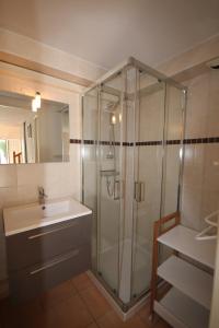 Villa 4 couchages terrasse sud parking piscine commune dans résidence sécurisée à 200m de la mer LRMA34