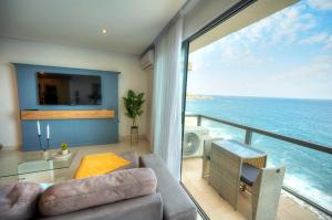 Modern, large 3bedroom, spectacular views GOSLM-9