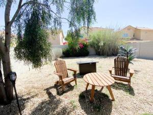 Stylish Cozy Townhouse with King Bed & Parking Near Arizona State University, Mill Avenue & Tempe Downtown