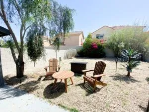 Alluring townhouse near ASU with KING bed and free parking - Tempe Junction