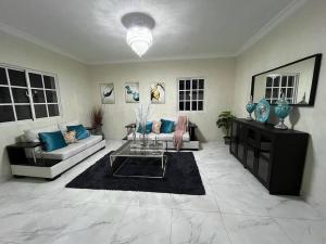 Villa Familiar con Piscina cerca Av Ecológica