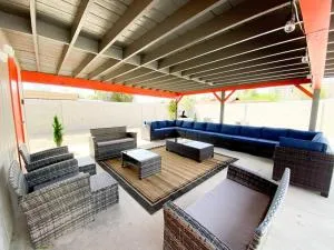 Alluring townhouse with 2 KING beds, Grill, and FREE parking! - 埃文代尔