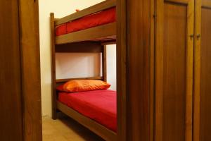 Cama en habitación compartida con 4 camas