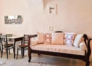 Abella Cave, Kythnos - Dhriopís