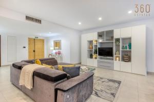 Designer, luxurious 3BR home in Pender Gardens by 360 Estates