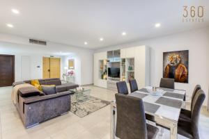 Designer, luxurious 3BR home in Pender Gardens by 360 Estates