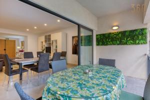 Designer, luxurious 3BR home in Pender Gardens by 360 Estates