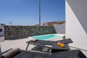 Lovely Santorini Villa - 1 Bedroom Villa - Private Pool and Beautiful Location - Emporio - Emboríon