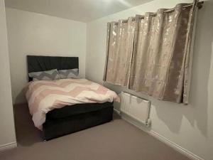 Spacious & Lovely 4 Bedroom Home in Manchester