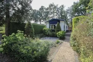 Chalet voorzien van alle gemakken in een bosrijke omgeving - 福尔特赫伊曾