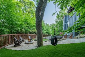 Hillside Hideaway- Container Home in Blowing Rock (4 miles from Appalachian Ski Mountain)