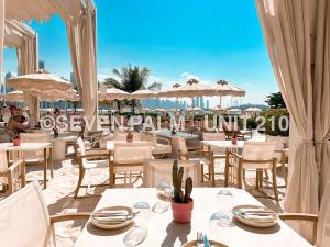 Luxus-Studio mit Private Beach in Top-Lage, Meerblick & Infinity Pool!