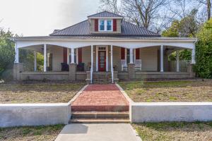 Charming Retreat- Downtown Carthage