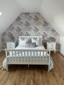 Honeysuckle Cottage -PART OF ALTON COTTAGES