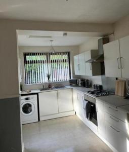 A Charming 2-BR Property - Sleeps 5