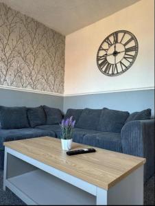 A Charming 2-BR Property - Sleeps 5