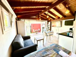 3 Casita-Estudio con Jardín en la playa