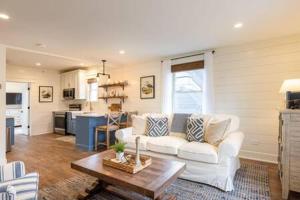 Downtown Luxury Farmhouse Apartment #3