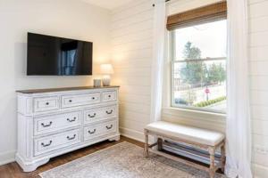 Downtown Luxury Farmhouse Apartment #3