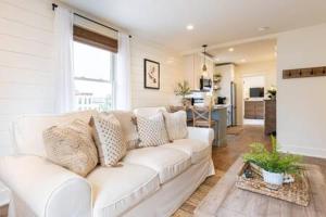 Downtown Luxury Farmhouse Apartment #4