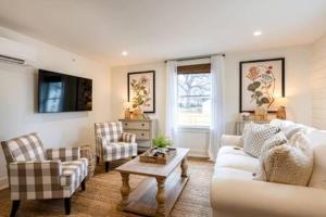 Downtown Luxury Farmhouse Apartment #4