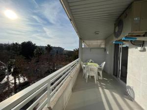 Center-Pool-Relax-2bed-PortAventura-AA9