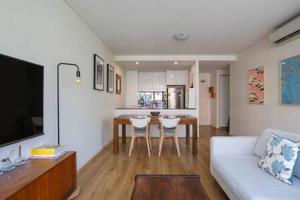 Treetops Erskineville Apartment w Parking & Aircon