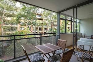 Treetops Erskineville Apartment w Parking & Aircon