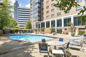 Downtown ATL Condo Walk Score 78 w Free Parking LM1104