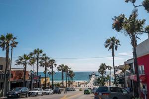 Steps to Beach Manhattan Beach Patio Parking