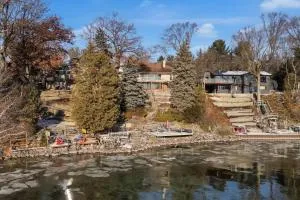 Stunning 4BR Cottage with Lake View - Edgar