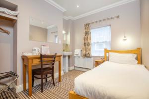Single Room with Shared Bathroom room in Marlborough Guest House