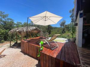 Chalés do AVOHAY, lindo chalé com privativa banheira hidromassagem aquecida, apenas 2 minutos da Vila de São Jorge Chalé Guita