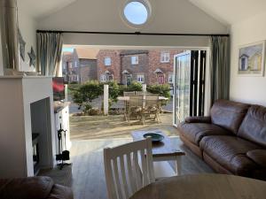 Sophies beach house, The Bay Filey, sleeps 4, 2 dogs welcome