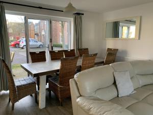 Bay Tree House - The Bay Filey, sleeps 8, 2 dogs welcome