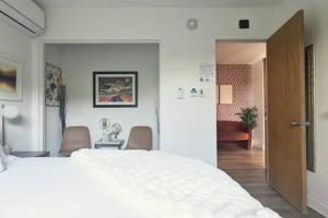 Mid Century 1BR Apt w Patio Near LAX Playa Vista Beach