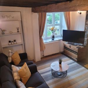 Cosy modern cottage by the sea, heart of snowdonia