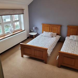 Cosy modern cottage by the sea, heart of snowdonia