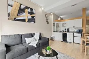 European style Queen Suite in Palm Coast - Best view with Balcony near Beaches! - Painters Hill