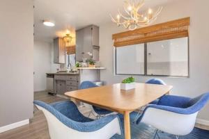 Downtown Manhattan Beach 3 Bed Townhouse Parking