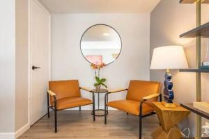 Downtown Manhattan Beach 3 Bed Townhouse Parking